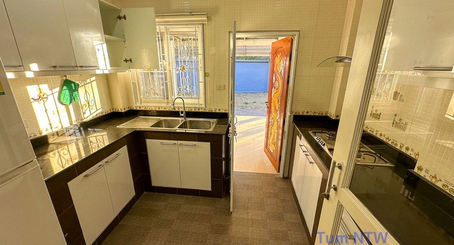 For rent and for sale 4 bedrooms house in San Kamphaeng, Chiang Mai