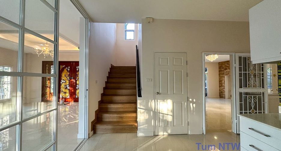 For rent and for sale 4 bedrooms house in San Kamphaeng, Chiang Mai