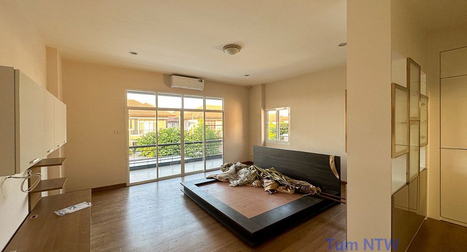 For rent and for sale 4 bedrooms house in San Kamphaeng, Chiang Mai
