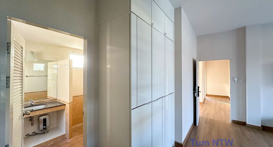 For rent and for sale 4 bedrooms house in San Kamphaeng, Chiang Mai