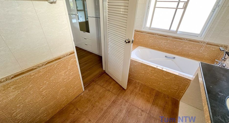 For rent and for sale 4 bedrooms house in San Kamphaeng, Chiang Mai