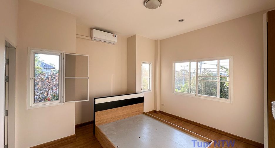 For rent and for sale 4 bedrooms house in San Kamphaeng, Chiang Mai