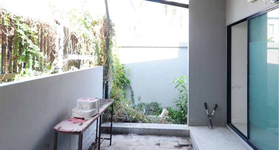 For sale 3 bedrooms townhouse in Bueng Kum, Bangkok