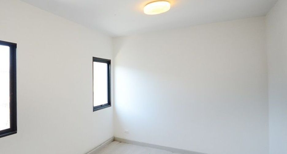 For sale 3 bedrooms townhouse in Bueng Kum, Bangkok