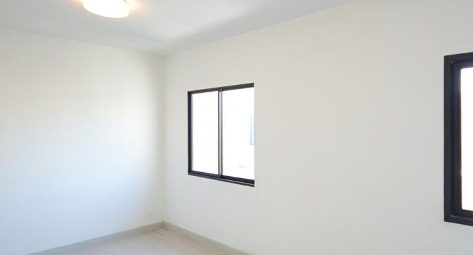 For sale 3 bedrooms townhouse in Bueng Kum, Bangkok