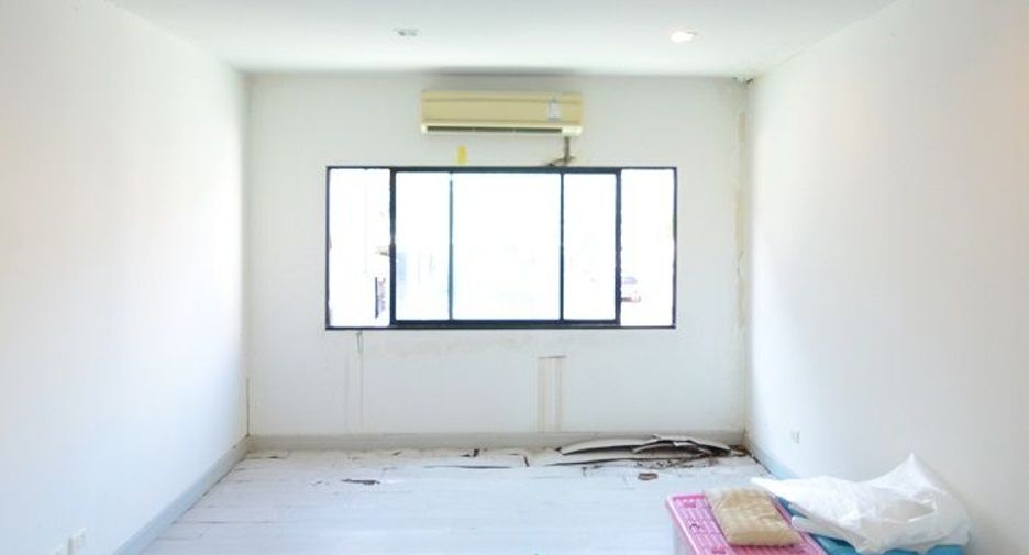 For sale 3 bedrooms townhouse in Bueng Kum, Bangkok