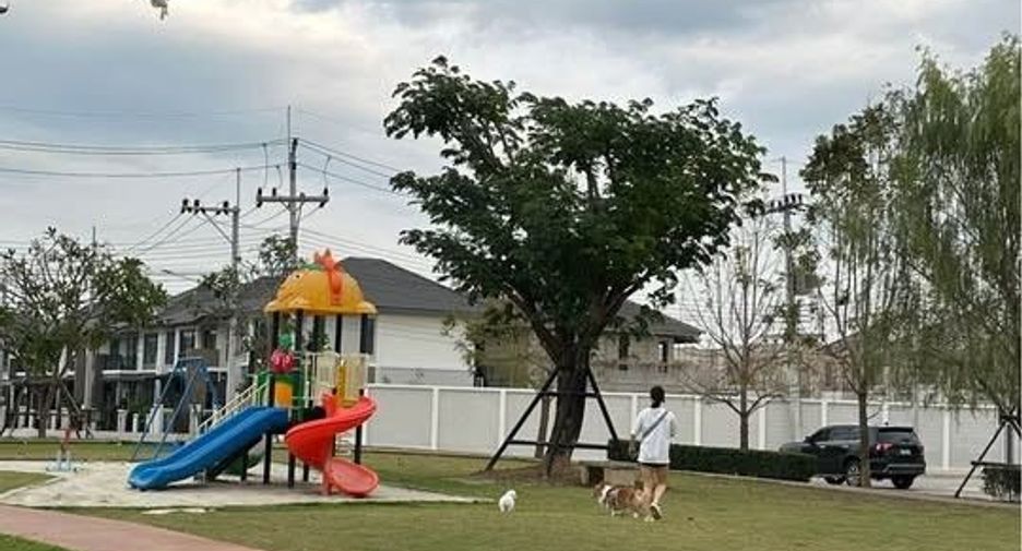 For rent 4 bedrooms house in Saraphi, Chiang Mai
