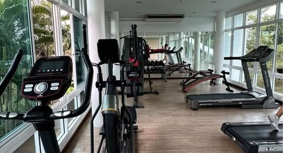 For rent 4 bedrooms house in Saraphi, Chiang Mai