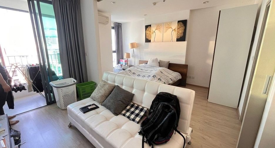 Wohnung zum Kauf mit 1 Zimmer in Bang Rak, Bangkok