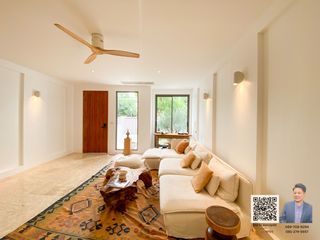 For sale 4 bedrooms townhouse in Watthana, Bangkok