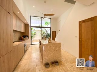 For sale 4 bedrooms townhouse in Watthana, Bangkok