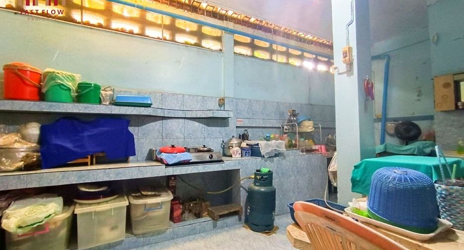 For sale 3 bedrooms townhouse in Mueang Nakhon Sawan, Nakhon Sawan