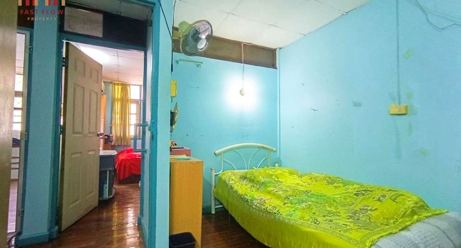 For sale 3 bedrooms townhouse in Mueang Nakhon Sawan, Nakhon Sawan