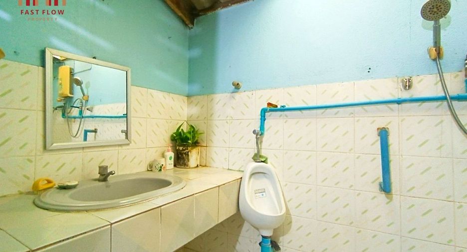 For sale 3 bedrooms townhouse in Mueang Nakhon Sawan, Nakhon Sawan