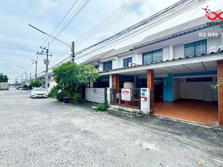 For sale 3 bed townhouse in Khlong Luang, Pathum Thani