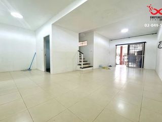 For sale 3 bed townhouse in Khlong Luang, Pathum Thani