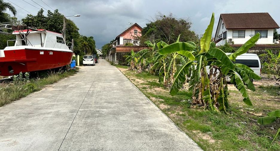 Terreno en venta en Si Racha, Chonburi