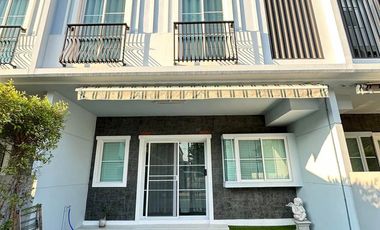 For rent 3 bed townhouse in Bang Phli, Samut Prakan