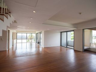 For rent 3 bed condo in Yan Nawa, Bangkok