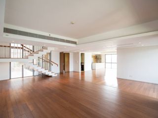 For rent 3 bed condo in Yan Nawa, Bangkok