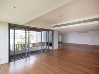 For rent 3 bed condo in Yan Nawa, Bangkok