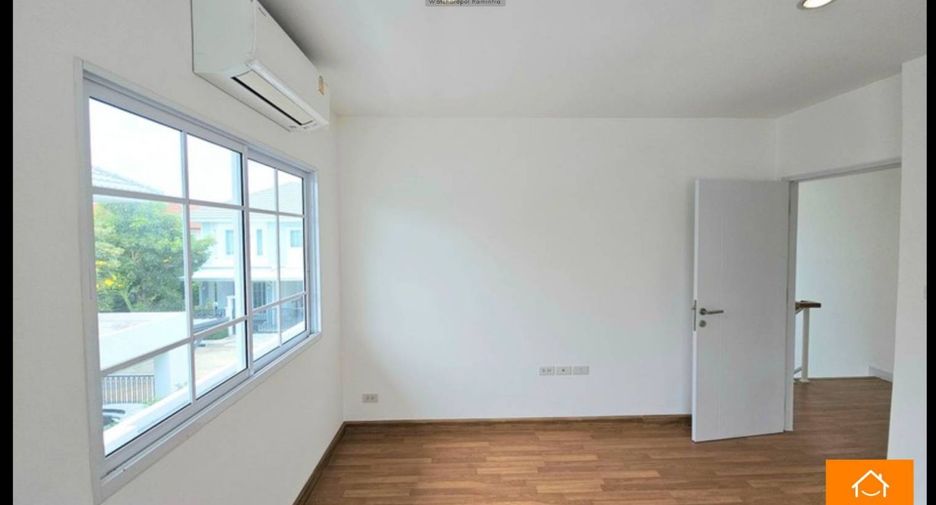 Casa en venta de 4 habitaciones en Bang Khen, Bangkok