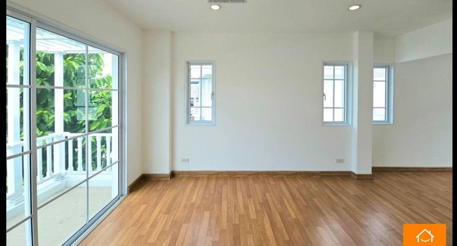 Casa en venta de 4 habitaciones en Bang Khen, Bangkok