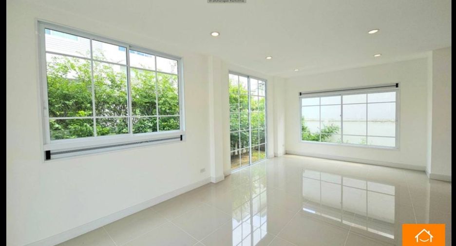 Casa en venta de 4 habitaciones en Bang Khen, Bangkok