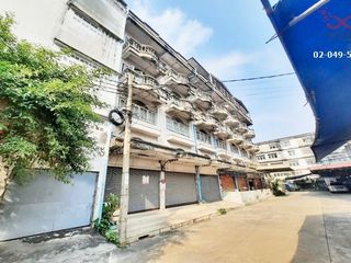 For rent 6 Beds retail Space in Nong Khaem, Bangkok