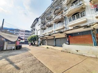 For rent 6 Beds retail Space in Nong Khaem, Bangkok