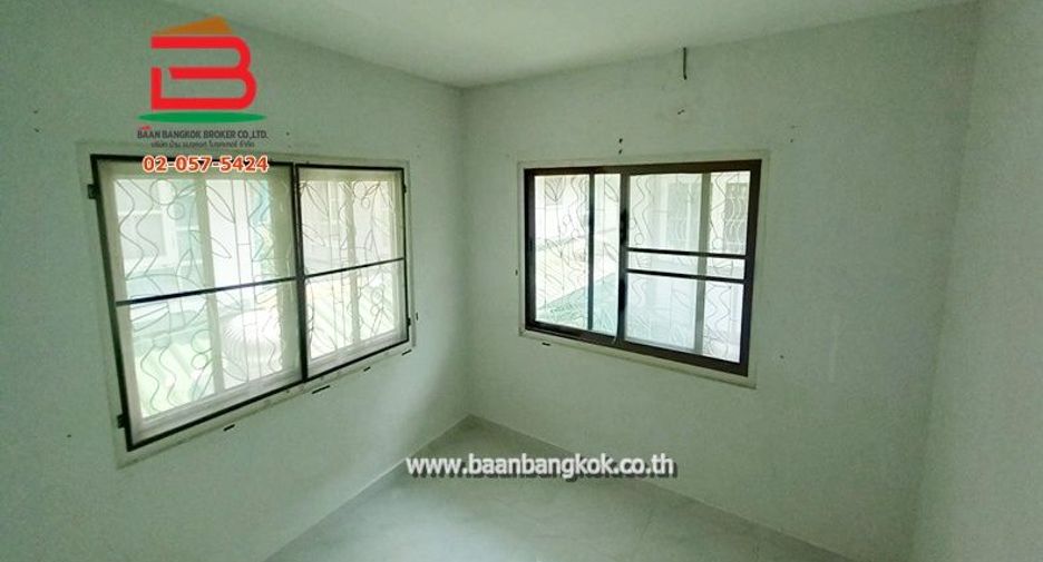 Reihenhaus zum Kauf mit 4 Zimmer in Khlong Luang, Pathum Thani