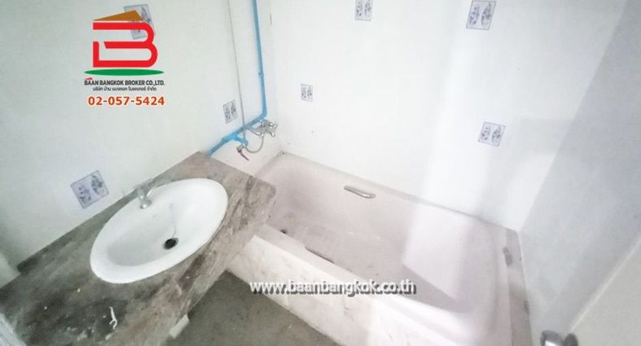 Reihenhaus zum Kauf mit 4 Zimmer in Khlong Luang, Pathum Thani