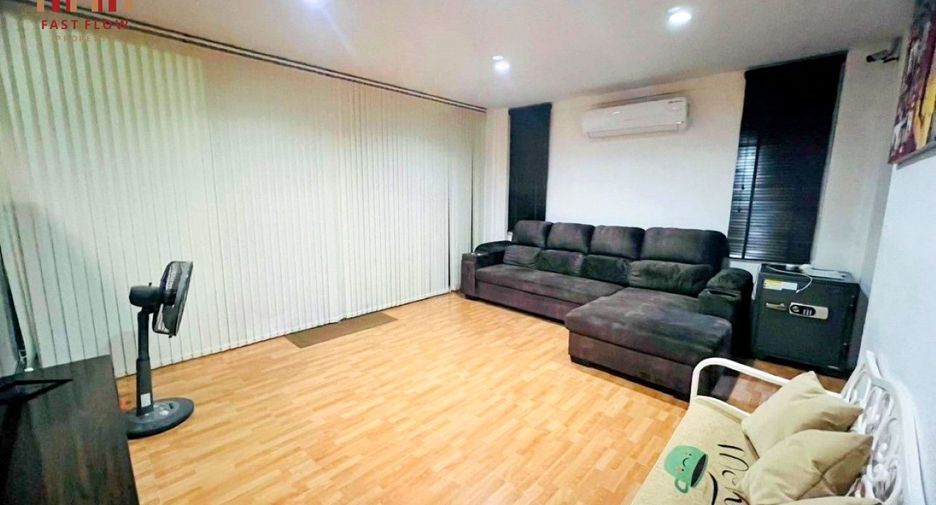 For sale 4 bedrooms house in Mueang Pathum Thani, Pathum Thani