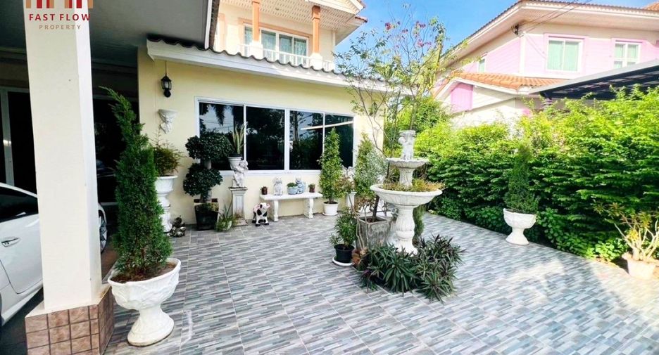 For sale 4 bedrooms house in Mueang Pathum Thani, Pathum Thani