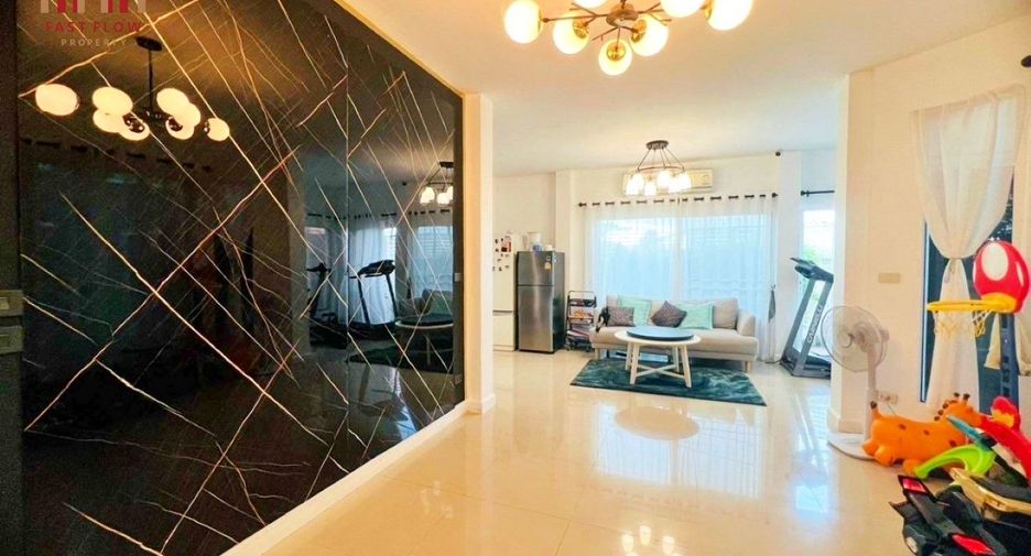 For sale 4 bedrooms house in Mueang Pathum Thani, Pathum Thani