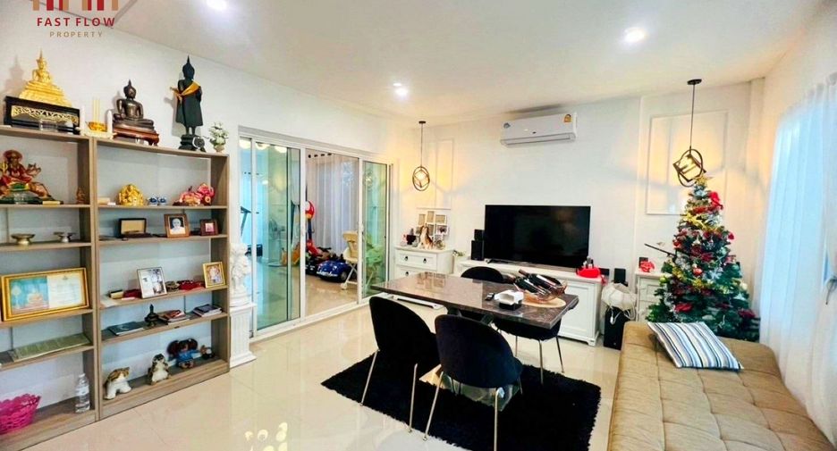 For sale 4 bedrooms house in Mueang Pathum Thani, Pathum Thani