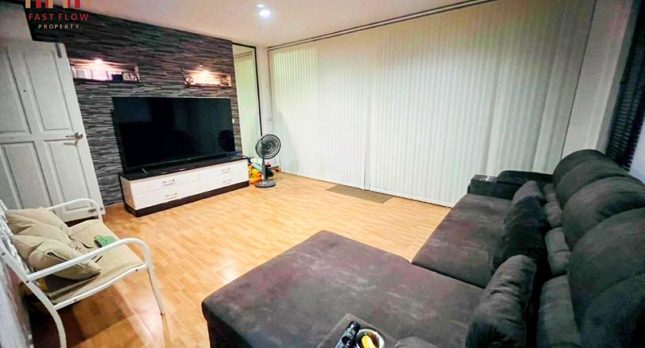 For sale 4 bedrooms house in Mueang Pathum Thani, Pathum Thani