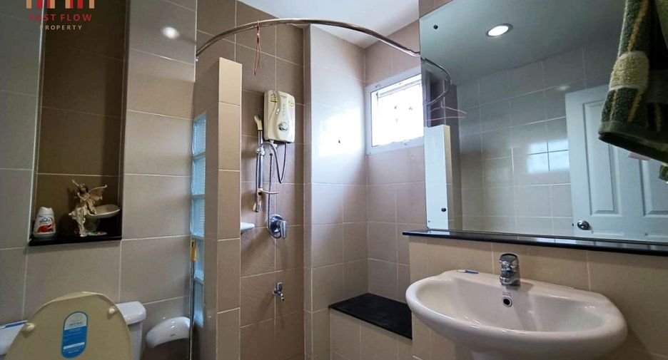 For sale 4 bedrooms house in Mueang Pathum Thani, Pathum Thani