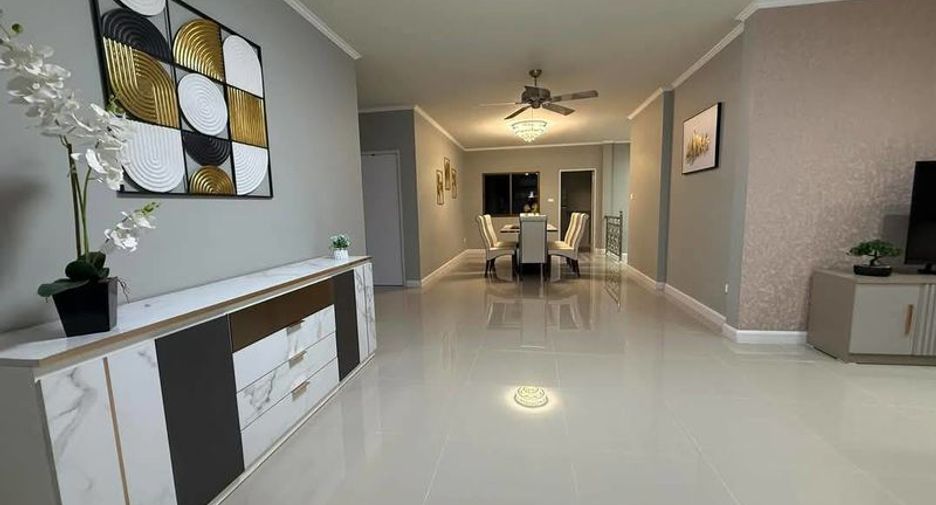À vendre 4 chambres villa à Bang Lamung, Chonburi