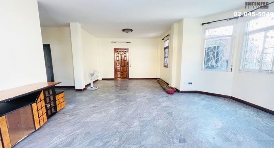 For rent そして for sale 4 Beds house in Lam Luk Ka, Pathum Thani