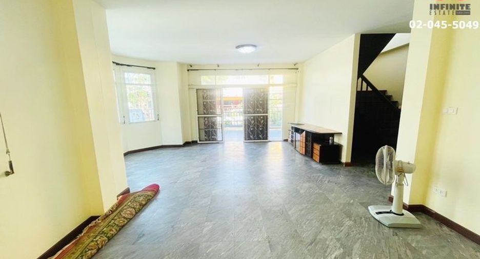 For rent そして for sale 4 Beds house in Lam Luk Ka, Pathum Thani