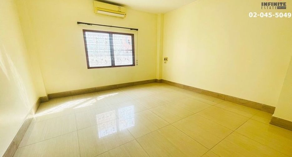 For rent そして for sale 4 Beds house in Lam Luk Ka, Pathum Thani