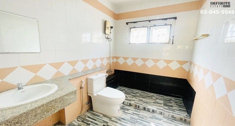 For rent そして for sale 4 Beds house in Lam Luk Ka, Pathum Thani