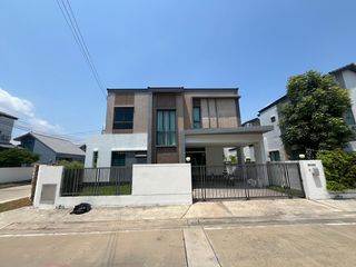 For sale 3 bedrooms house in Bang Sao Thong, Samut Prakan
