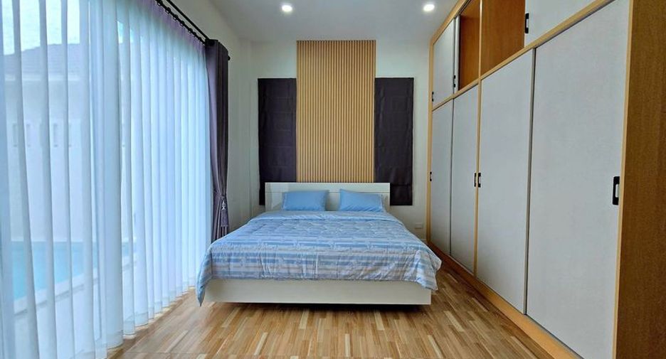 For rent 3 bedrooms villa in Bang Lamung, Chonburi