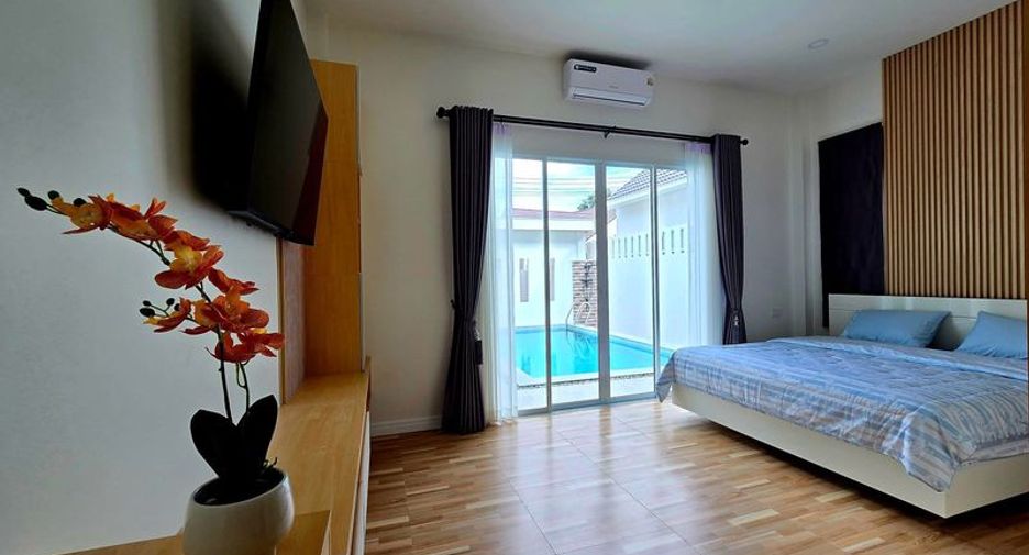 For rent 3 bedrooms villa in Bang Lamung, Chonburi