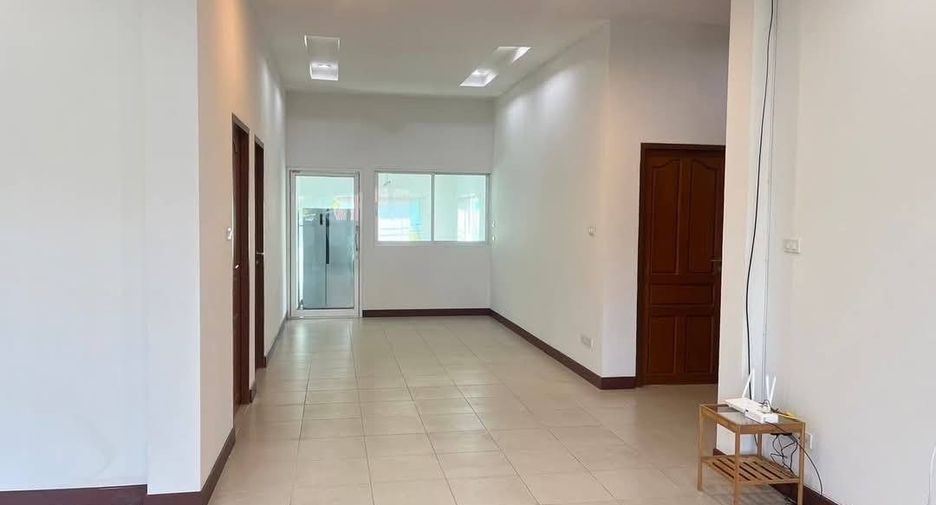 For rent 3 bedrooms house in Saraphi, Chiang Mai