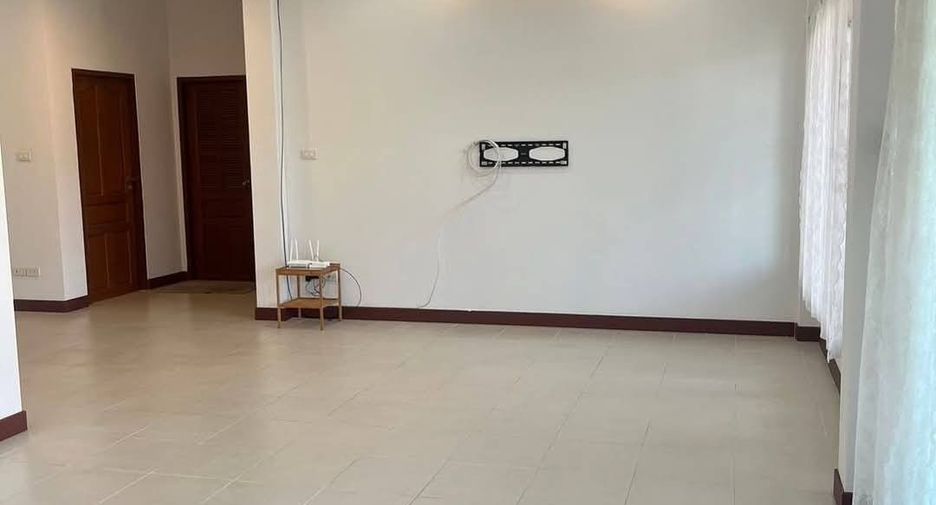 For rent 3 bedrooms house in Saraphi, Chiang Mai