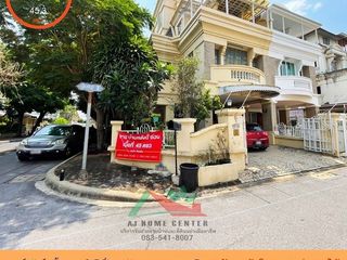 Reihenhaus zum Kauf mit 4 Zimmer in Taling Chan, Bangkok