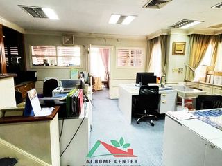 Reihenhaus zum Kauf mit 4 Zimmer in Taling Chan, Bangkok